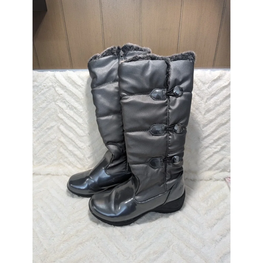 Khombu Womens Boots Size 6.5 Gray‎ Patent Abigail Faux Fur Lined Tall Winter